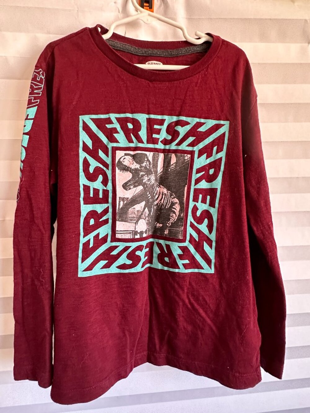 Old Navy Boys Burgundy Maroon Long Sleeve T-Shirt Size 8 Medium Basic Crewneck